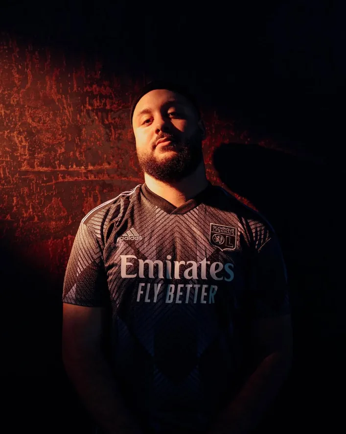 Shooting du maillot third Adidas × Olympique Lyonnais